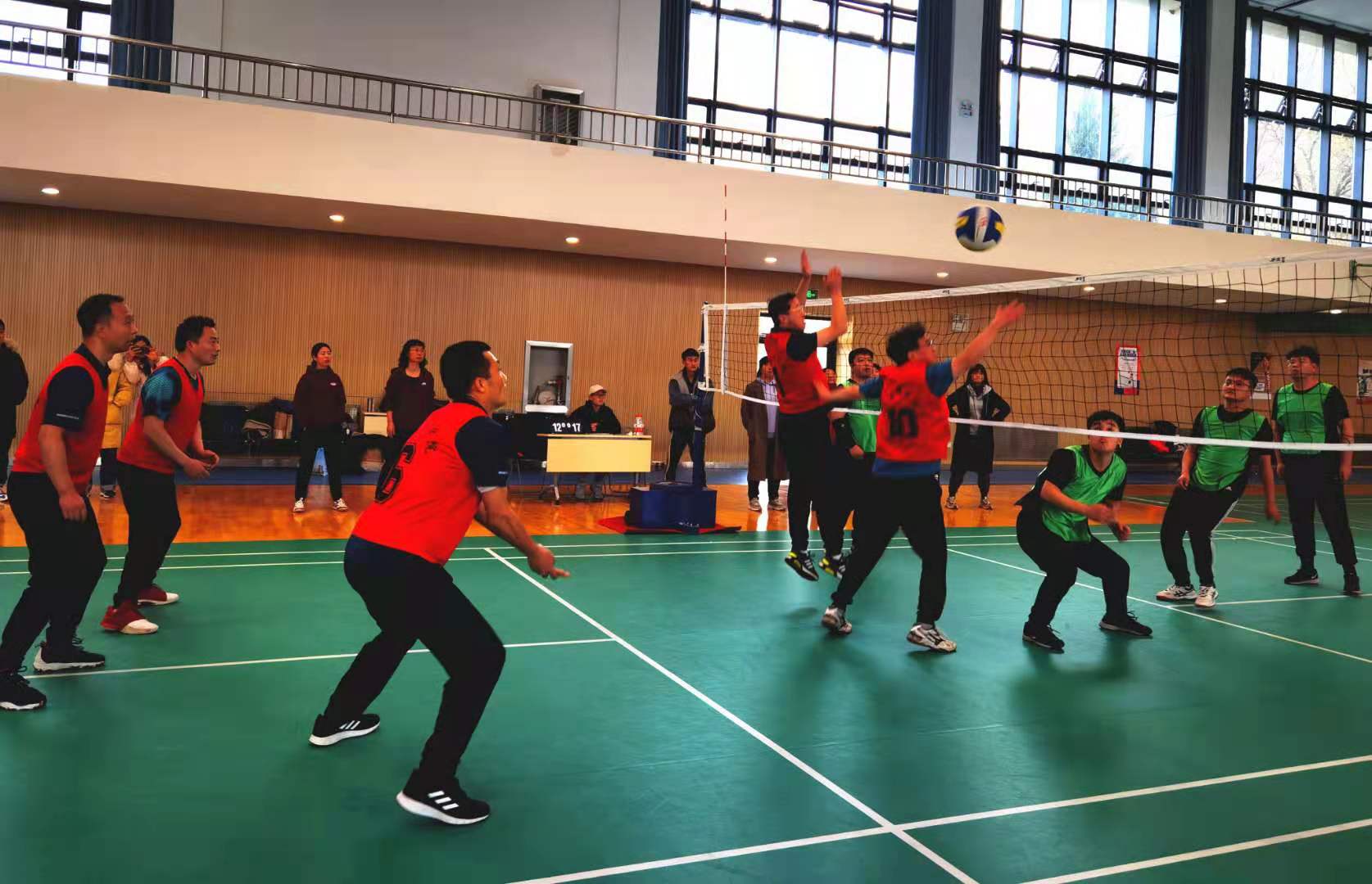 我院气排球队在兰州大学第二届教职工气排球比赛中再获佳绩